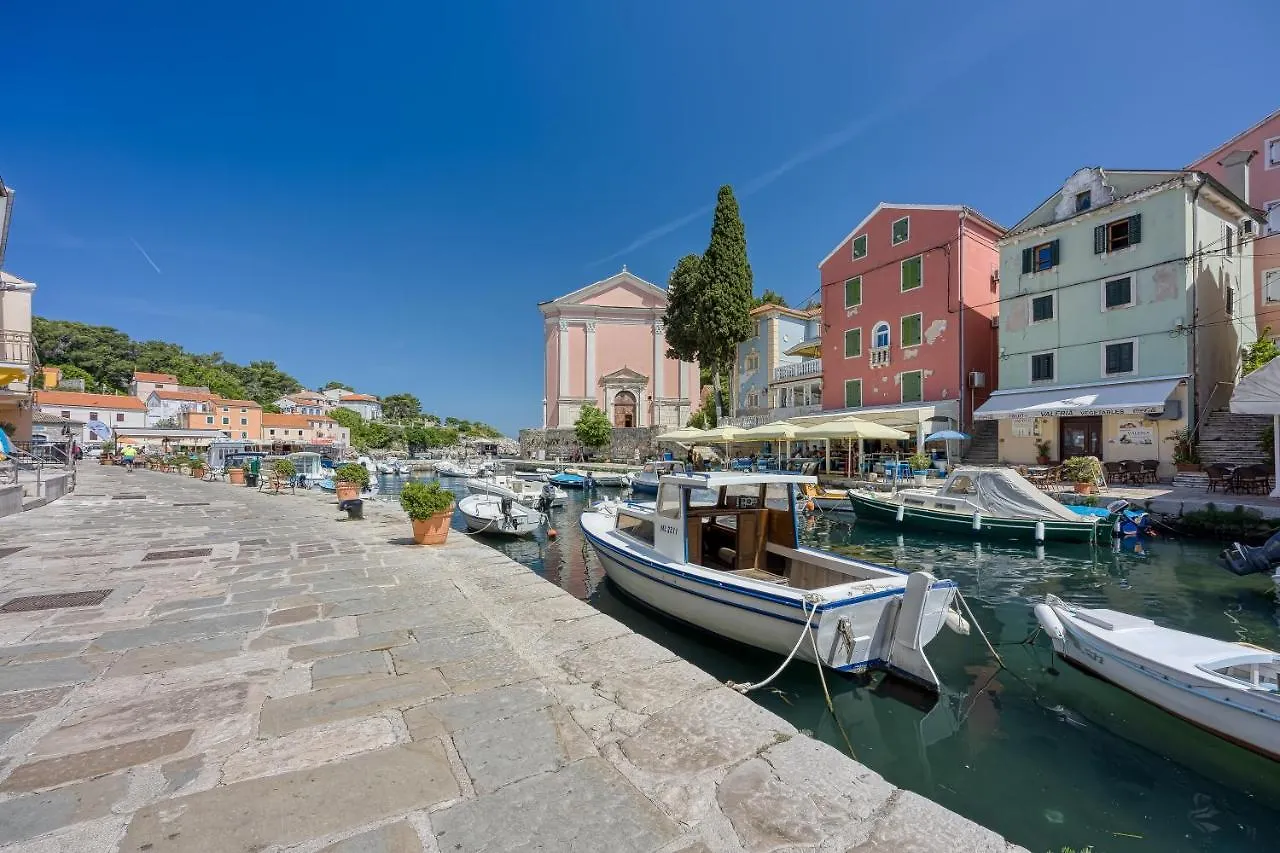 Astra 1 Veli Losinj Harbour View - Happy Rentals